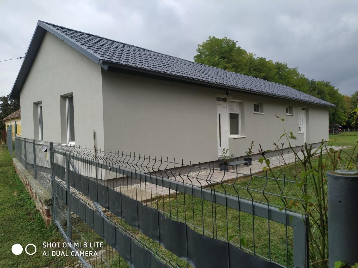 Sueni Apartman Ordacsehi Exterior photo